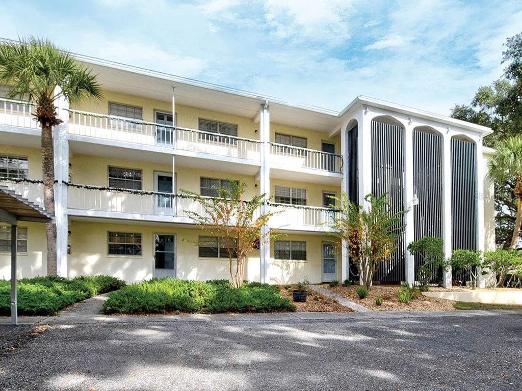1020 DELEON DRIVE UNIT 101 DUNEDIN, FL 34698