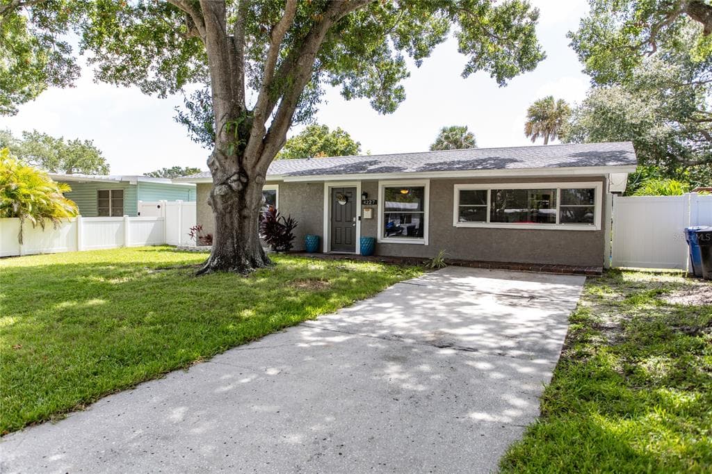 4227 HARRISBURG STREET NE ST PETERSBURG, FL 33703
