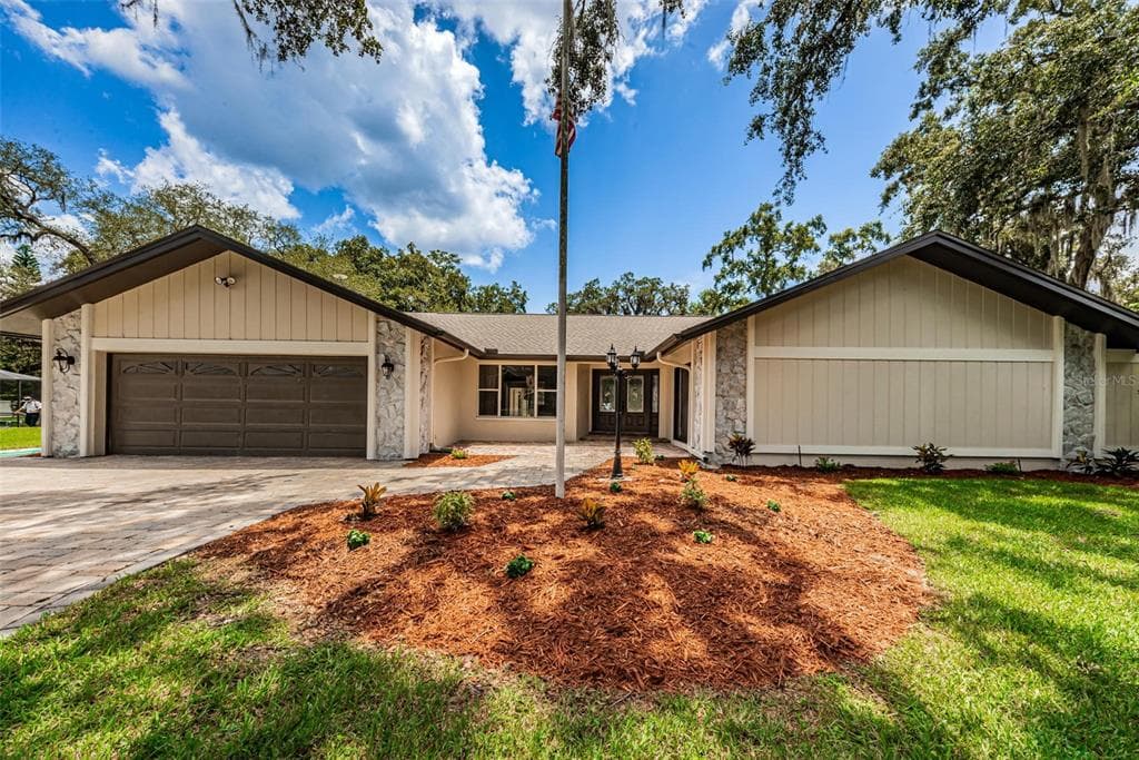 3084 ARBOR OAKS DRIVE TARPON SPRINGS, FL 34688
