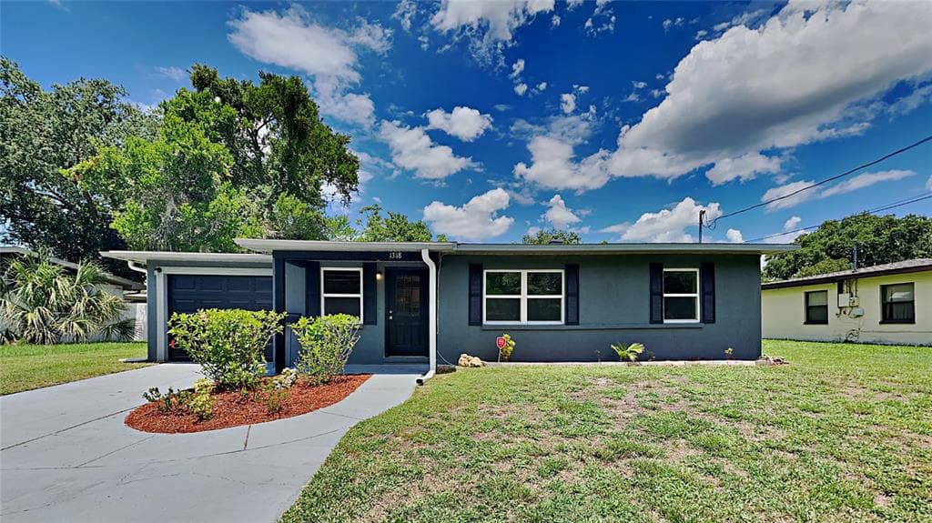 1318 DORA DRIVE LEESBURG, FL 34748