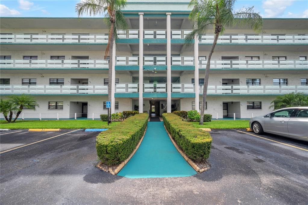 5970 80TH STREET N UNIT 108 ST PETERSBURG, FL 33709