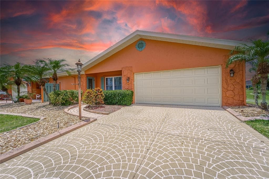 1814 N PEBBLE BEACH BOULEVARD SUN CITY CENTER, FL 33573