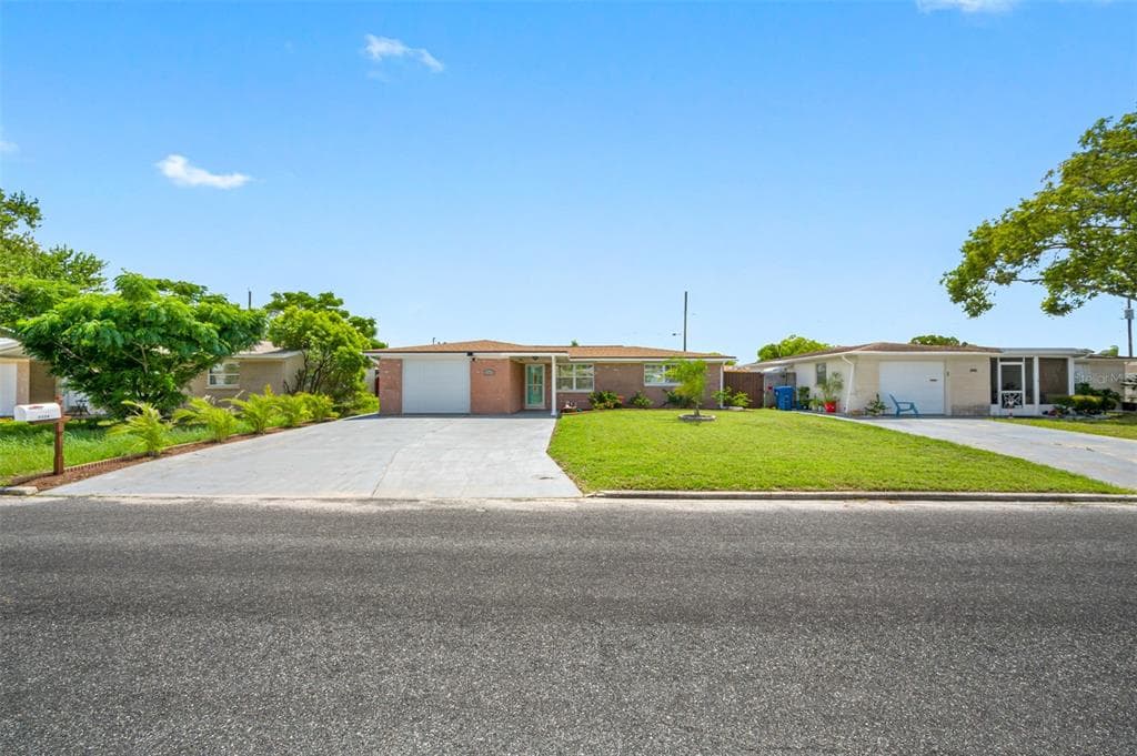 2324 TAHITIAN DRIVE HOLIDAY, FL 34691