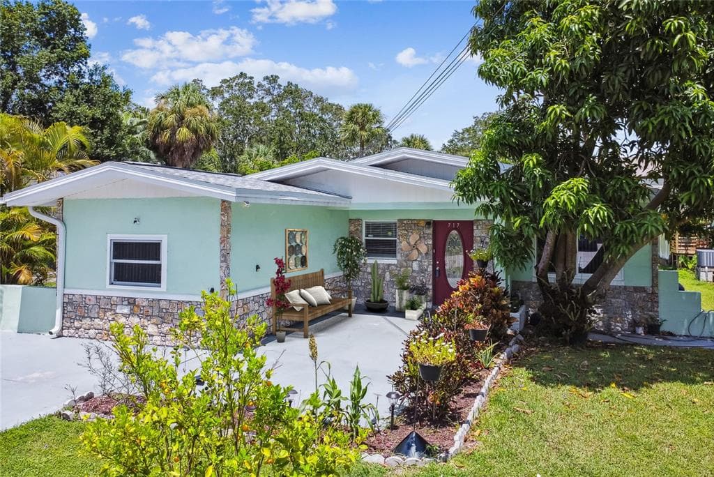 717 VIRGINIA AVENUE TARPON SPRINGS, FL 34689