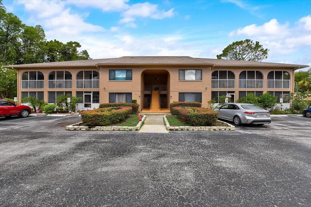 3200 CHARTER CLUB DRIVE UNIT D1 TARPON SPRINGS, FL 34688