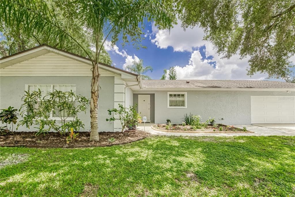 511 E ANGLEWOOD DRIVE BRANDON, FL 33511