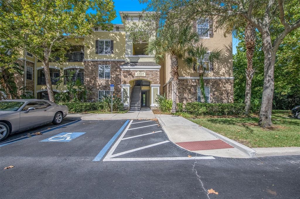 2405 COURTNEY MEADOWS COURT UNIT 301 TAMPA, FL 33619