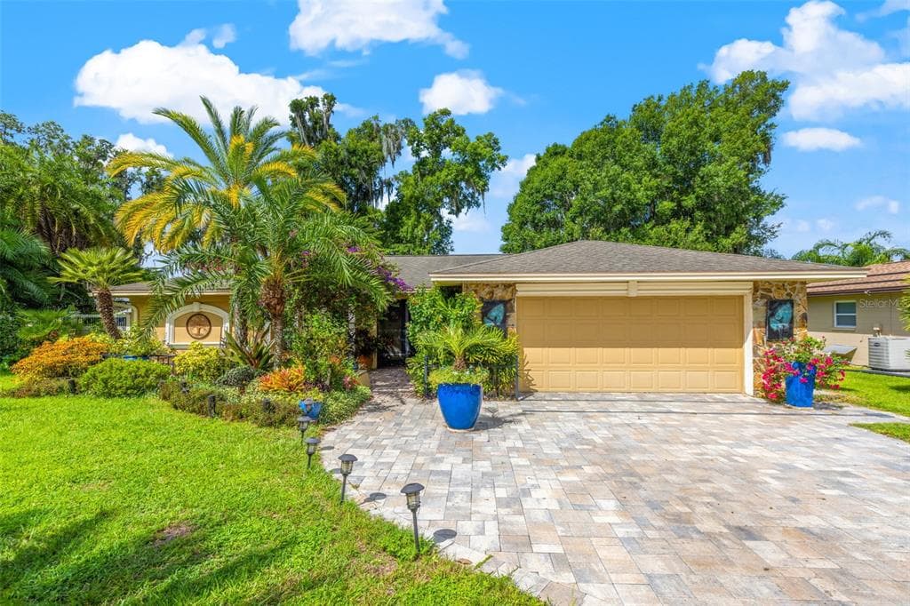 3825 LAKE BREEZE DRIVE LAND O LAKES, FL 34639