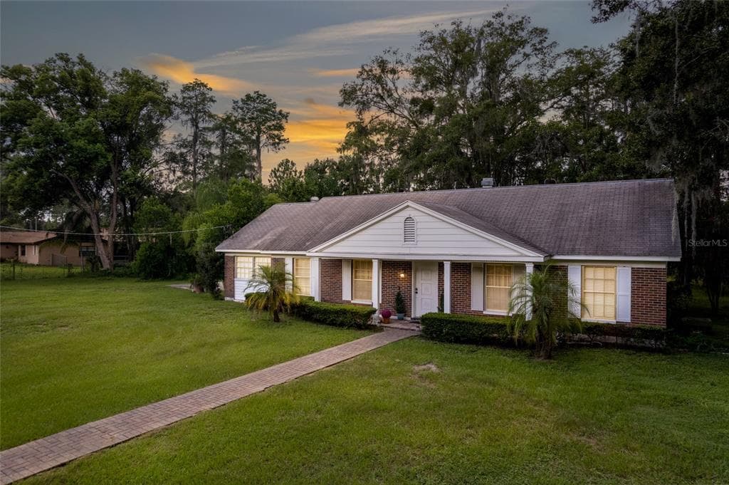 1112 LAKE CHARLES CIRCLE LUTZ, FL 33548