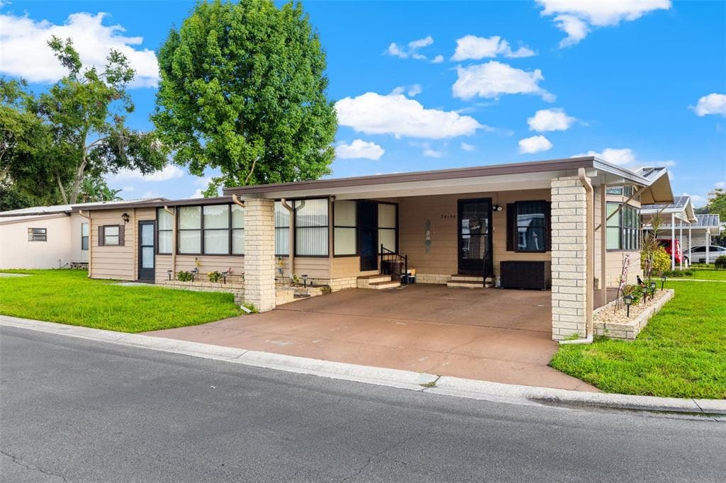 34144 COUNTRY BREEZE AVENUE WESLEY CHAPEL, FL 33543