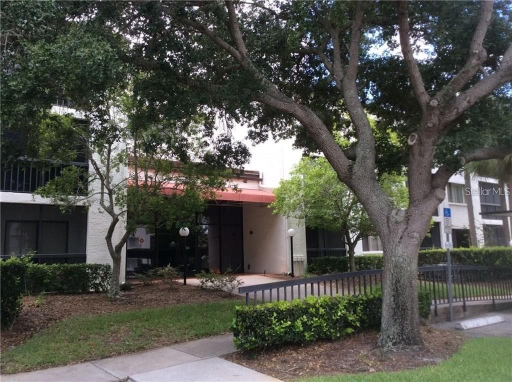 2593 COUNTRYSIDE BOULEVARD UNIT 7211 CLEARWATER, FL 33761