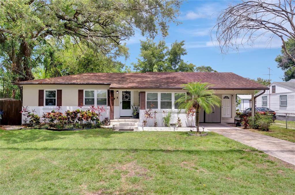 8204 N OLA AVENUE TAMPA, FL 33604