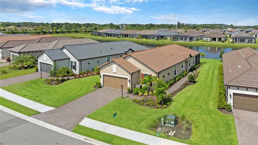 4724 MOTTA COURT BRADENTON, FL 34211