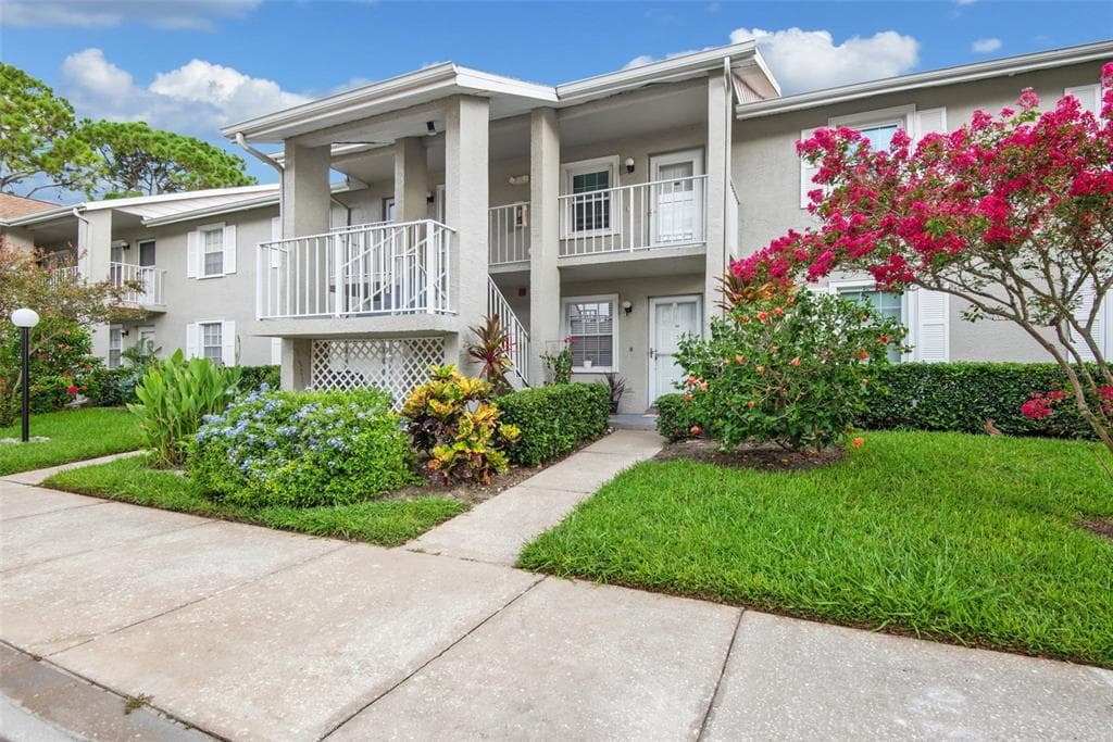 1435 MILLSTREAM LANE UNIT 204 DUNEDIN, FL 34698