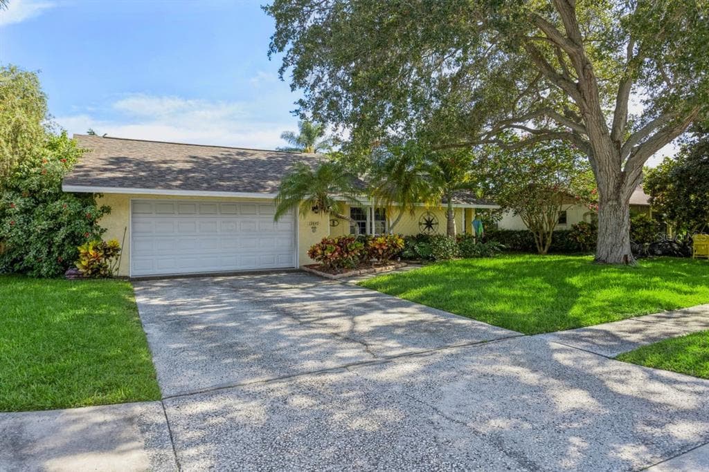 13440 RUSTIC PINES BOULEVARD S SEMINOLE, FL 33776