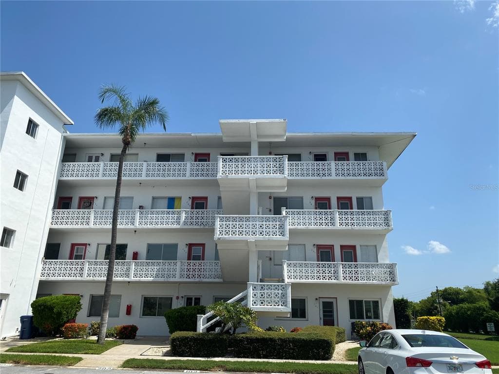 8055 112TH STREET UNIT 301 SEMINOLE, FL 33772