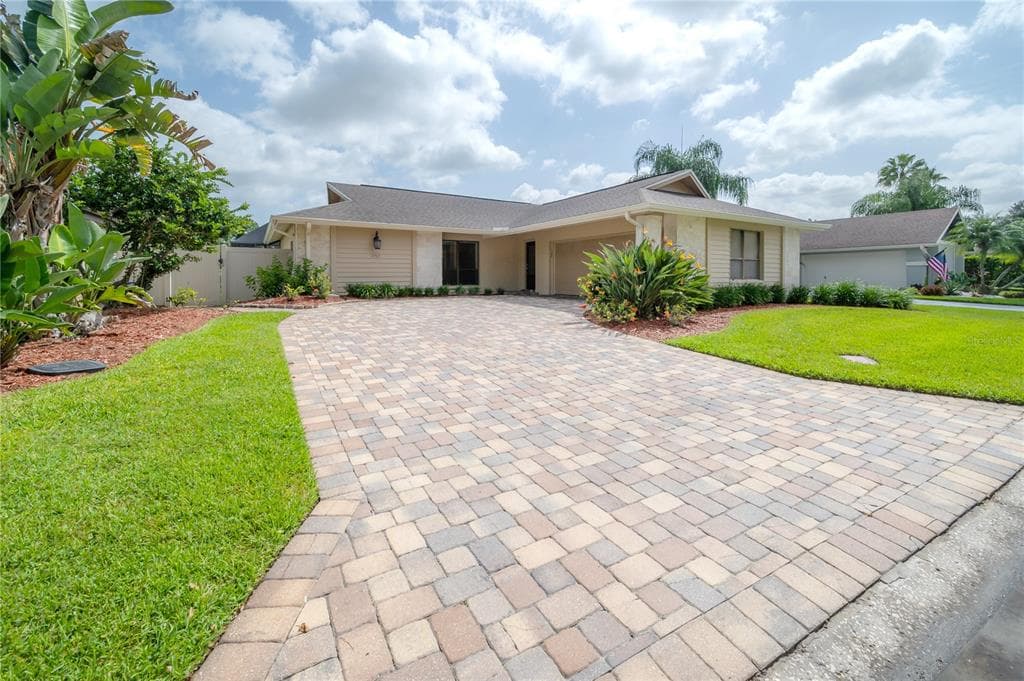 13517 CLUBSIDE DRIVE TAMPA, FL 33624