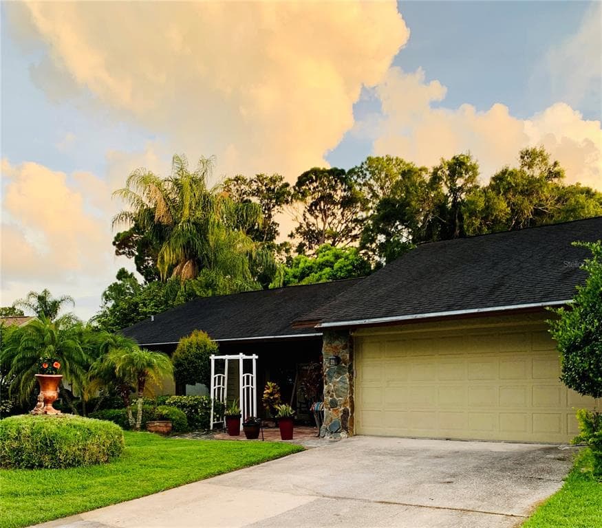 2904 CYPRESS RIDGE PALM HARBOR, FL 34684
