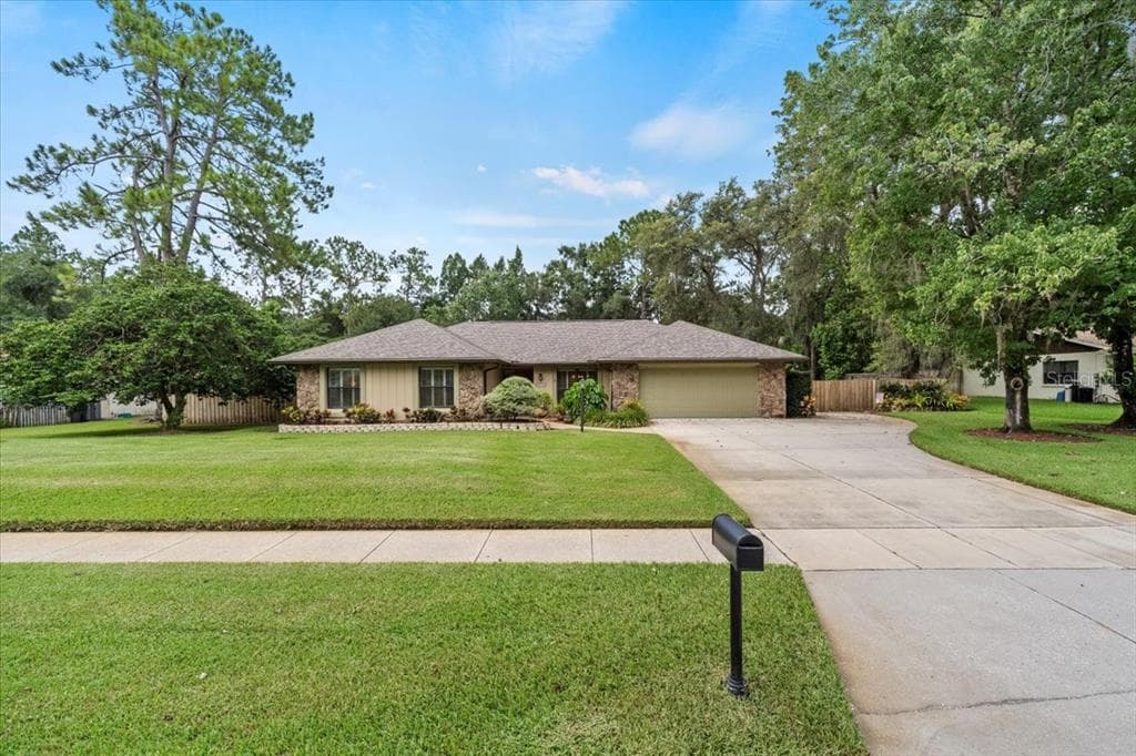 2515 HIGH OAKS LANE