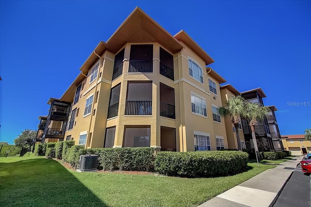 4333 BAYSIDE VILLAGE DRIVE UNIT 114 TAMPA, FL 33615