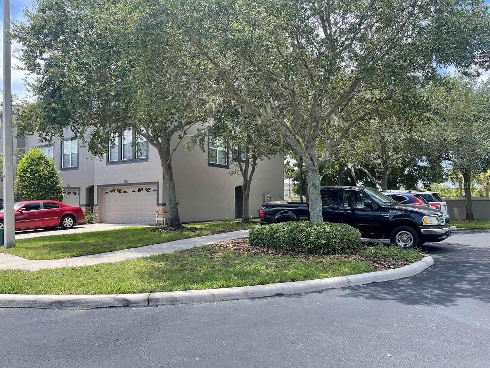 2566 MIDDLETON GROVE DRIVE BRANDON, FL 33511