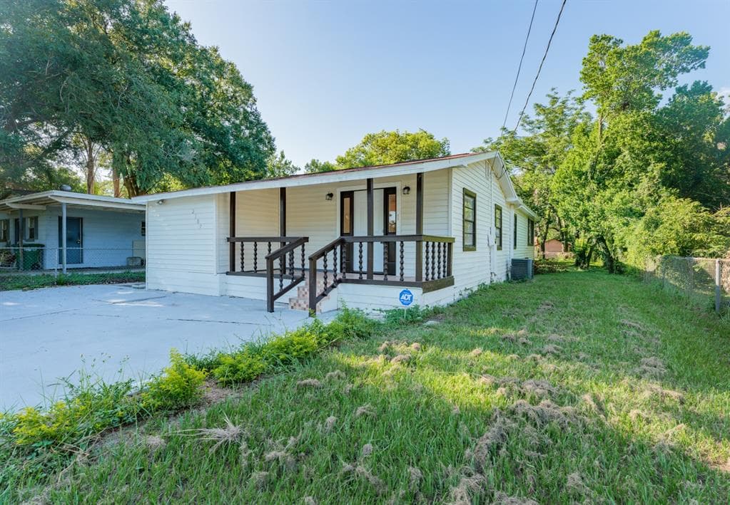 2107 E POINSETTIA AVENUE TAMPA, FL 33612
