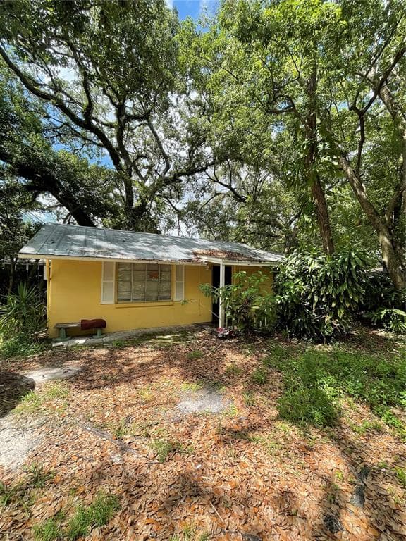 1614 E MARKS DRIVE TAMPA, FL 33604