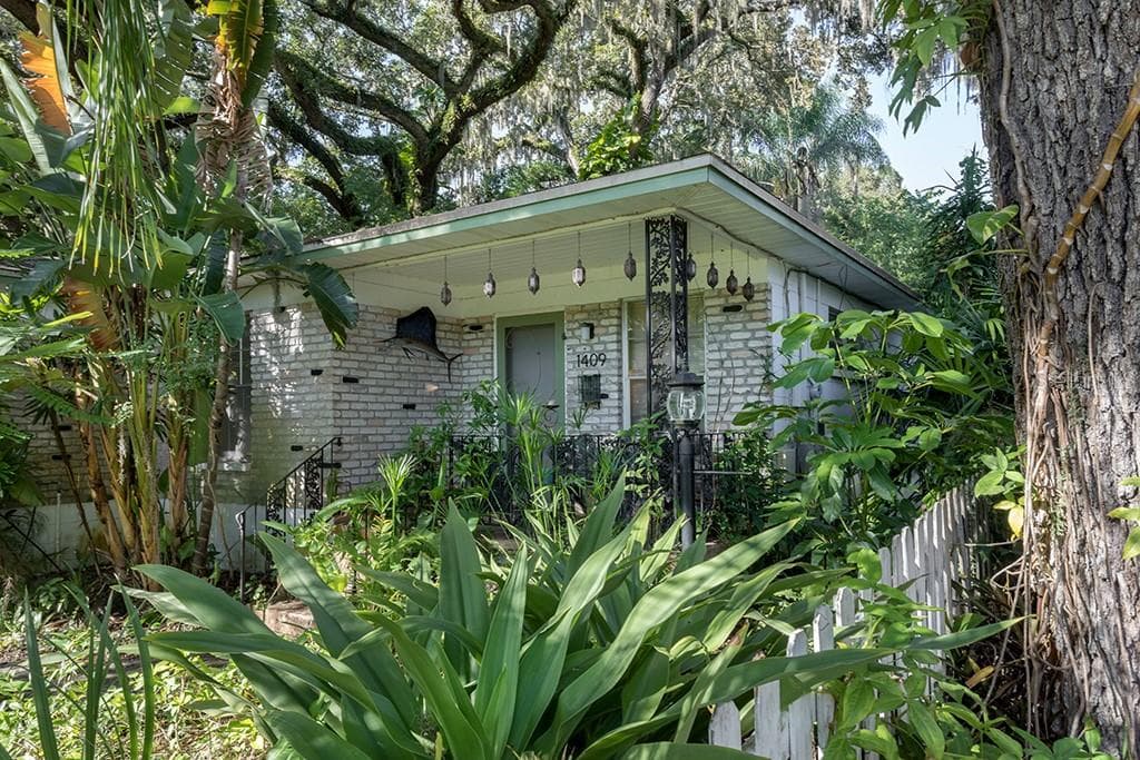 1409 E PARK CIRCLE TAMPA, FL 33604