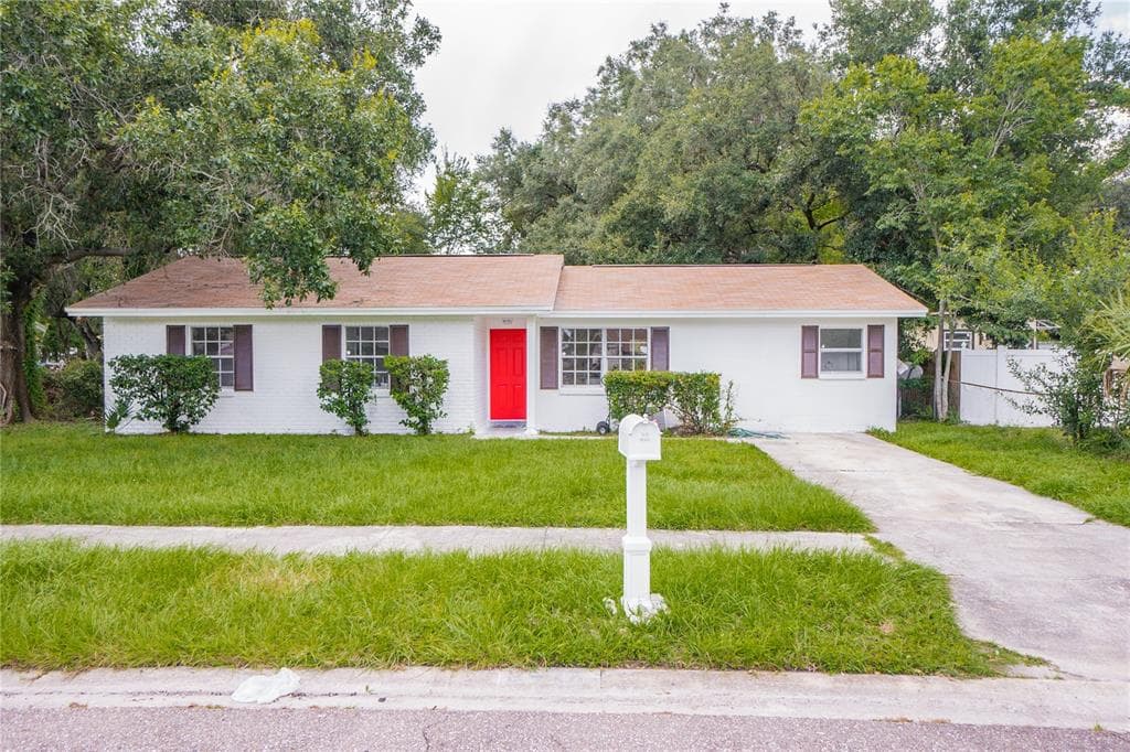 5710 CHARLES DRIVE TAMPA, FL 33619