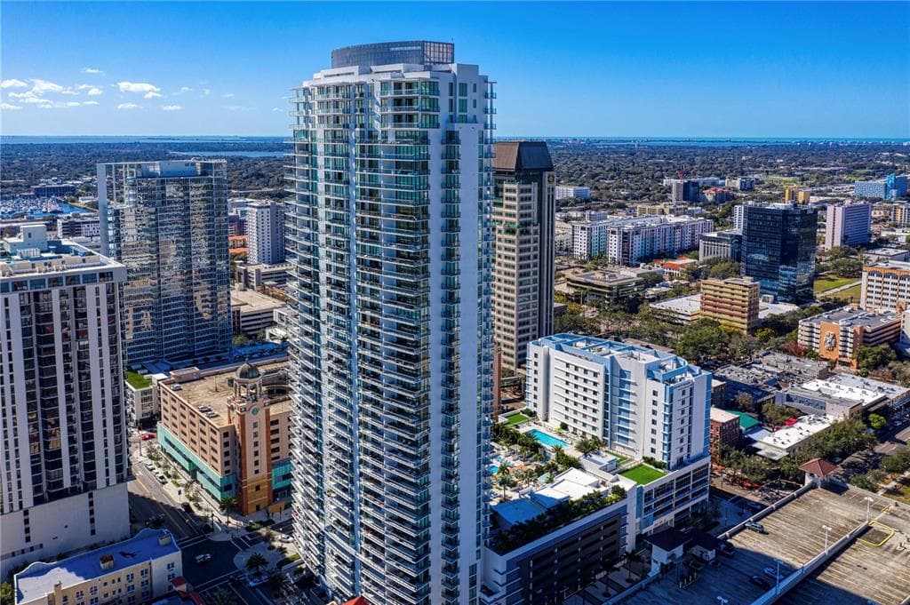 100 1ST AVENUE N UNIT 907