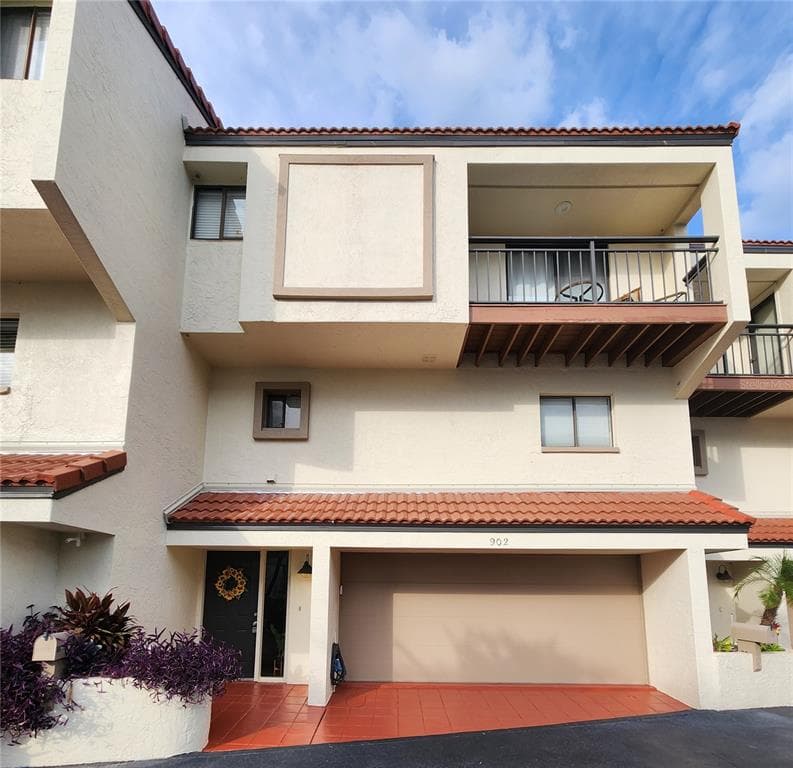 240 WINDWARD PASSAGE UNIT 902