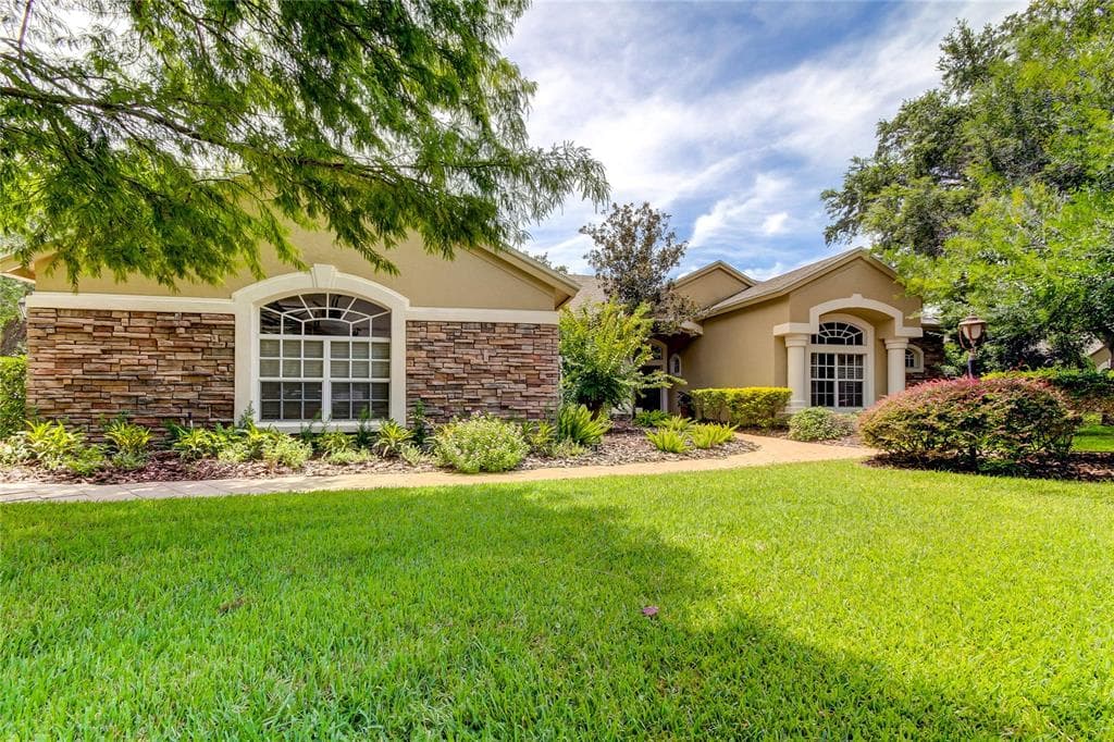 2185 CENTERVIEW COURT N CLEARWATER, FL 33759
