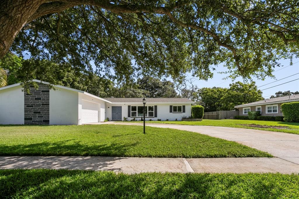 2219 HENNESEN DRIVE CLEARWATER, FL 33764
