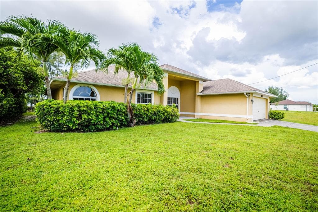 923 SW 28TH TERRACE CAPE CORAL, FL 33914