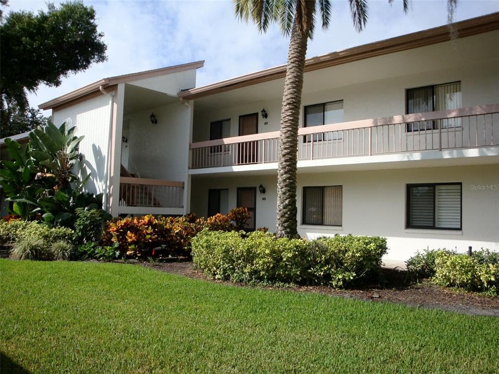127 LAKEVIEW WAY OLDSMAR, FL 34677