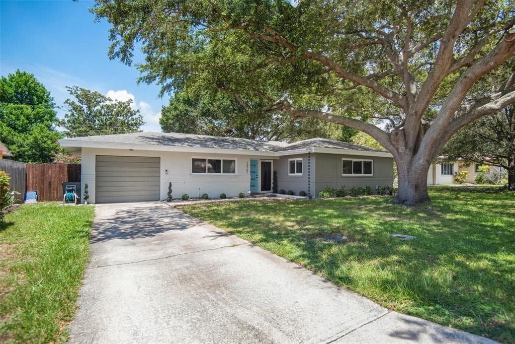 13727 JAMAICA DRIVE SEMINOLE, FL 33776