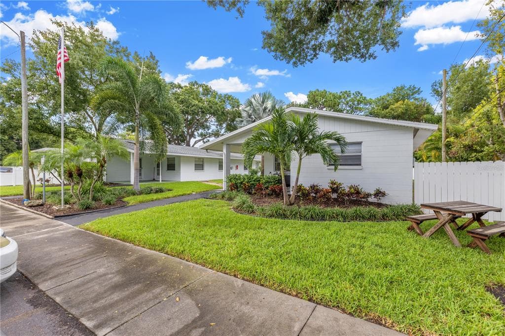 6780 /6770 49TH AVENUE N ST PETERSBURG, FL 33709