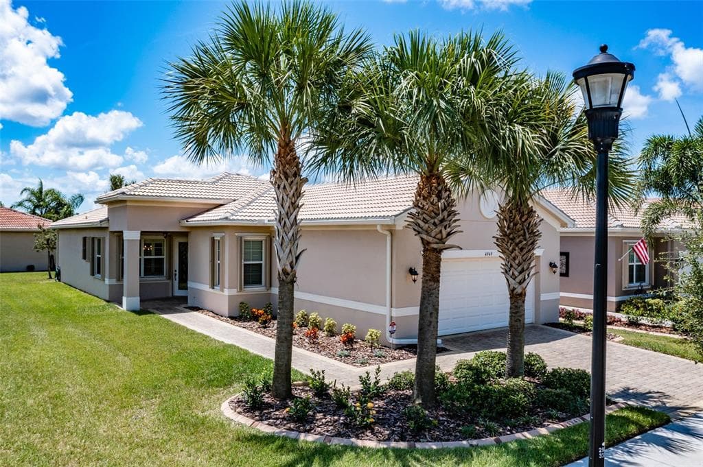 4949 SANDY GLEN WAY WIMAUMA, FL 33598