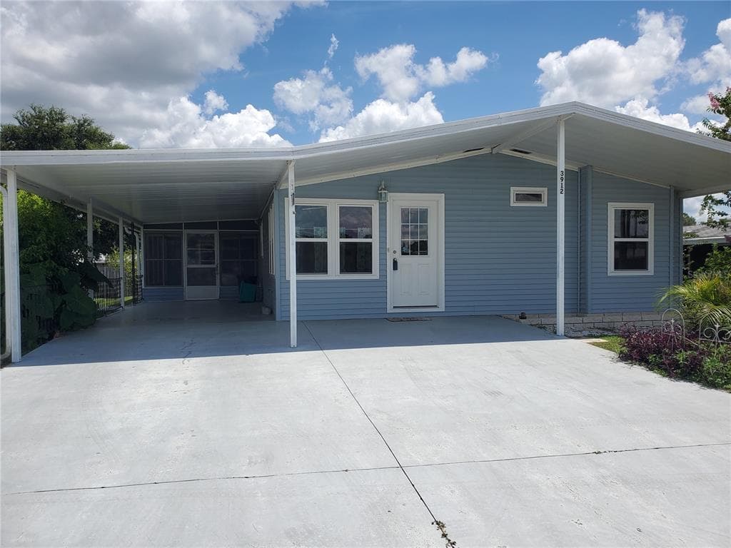 3912 JULIE DRIVE WESLEY CHAPEL, FL 33543