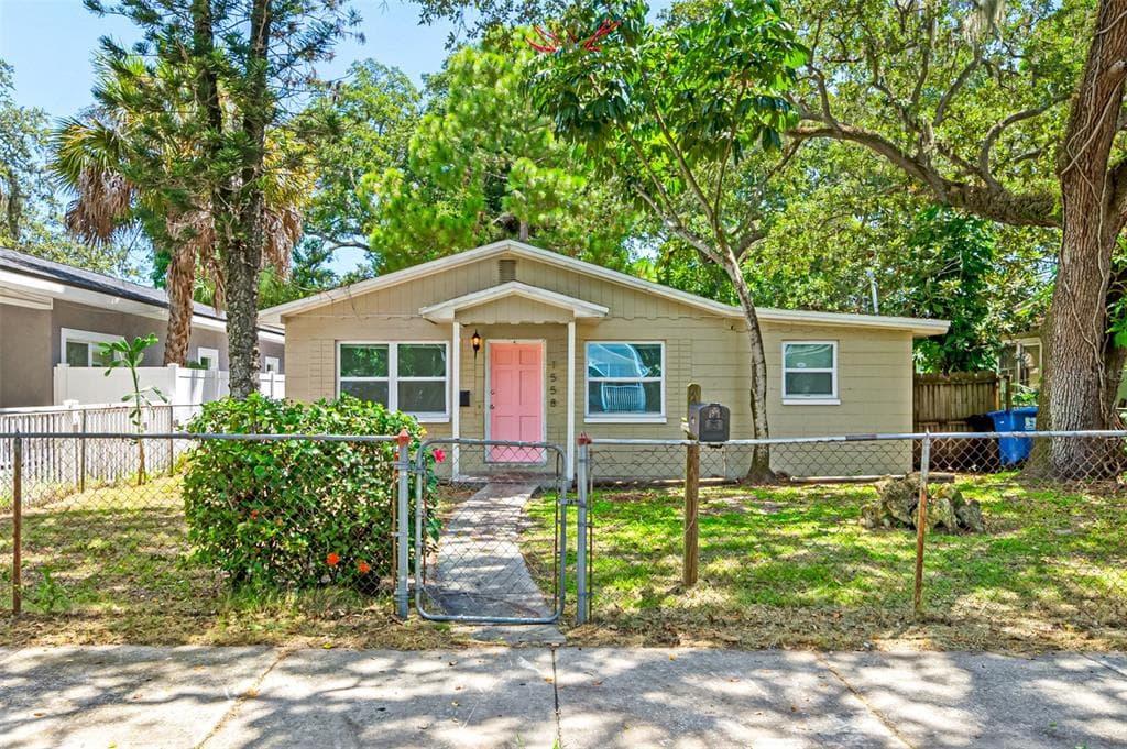 1558 13TH STREET S ST PETERSBURG, FL 33705