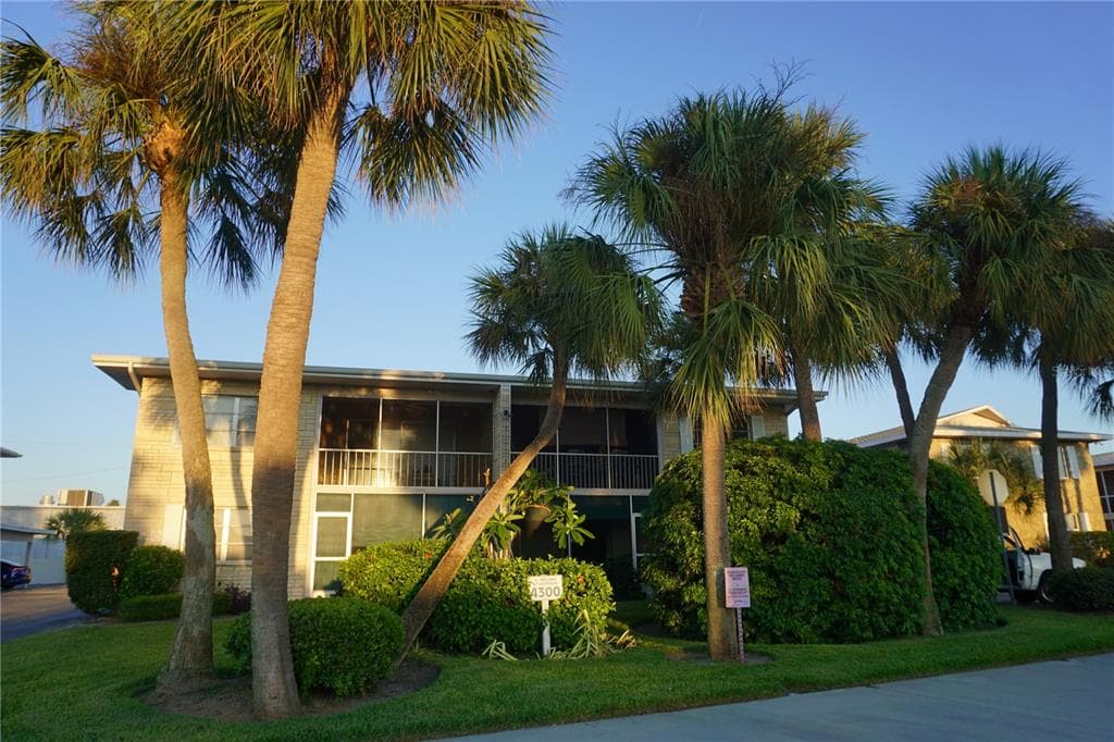 4300 37TH STREET S UNIT 2 ST PETERSBURG, FL 33711