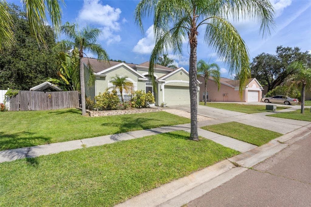 303 LAKEWAY LANE APOLLO BEACH, FL 33572