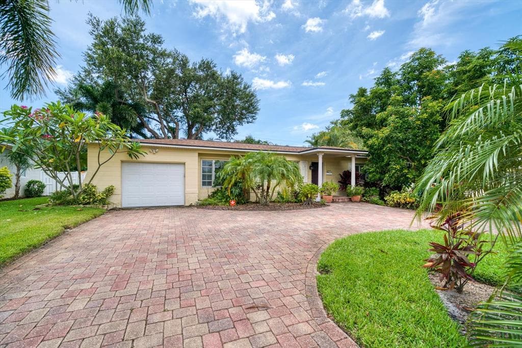 5262 25TH AVENUE N ST PETERSBURG, FL 33710
