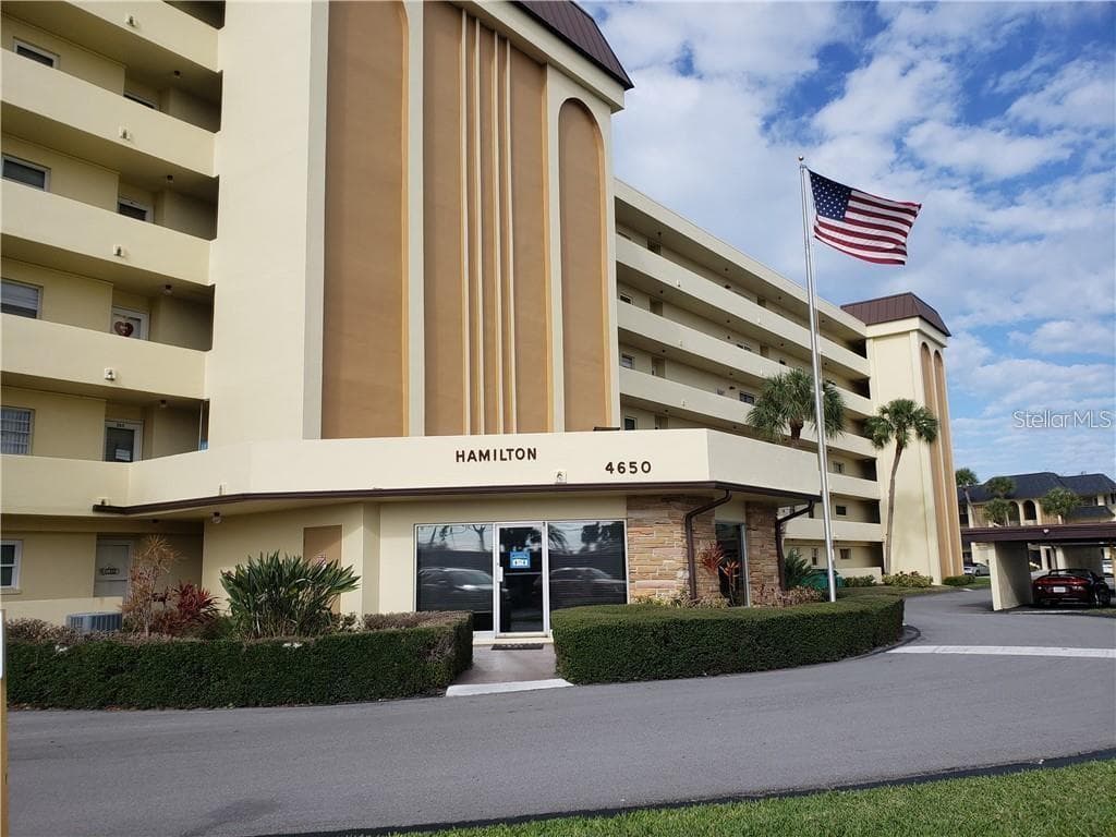 4650 COVE CIRCLE UNIT 406 ST PETERSBURG, FL 33708