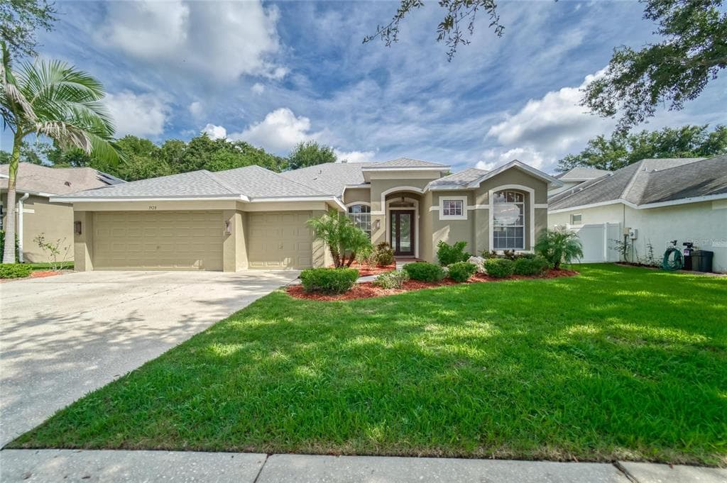 1928 RUTHERFORD DRIVE DOVER, FL 33527