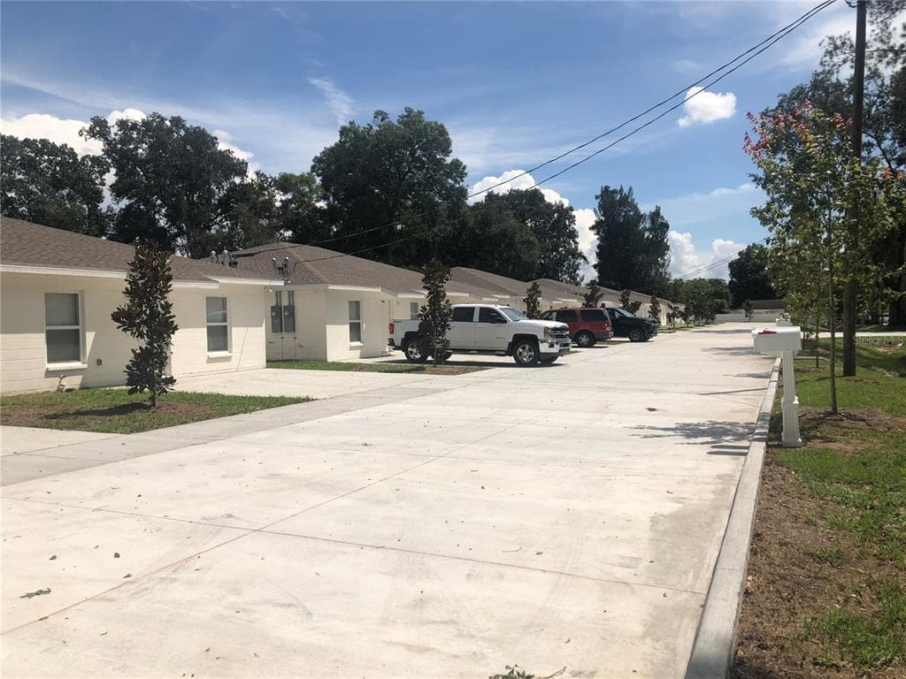 1308 MAGNOLIA MANOR PLACE SEFFNER, FL 33584