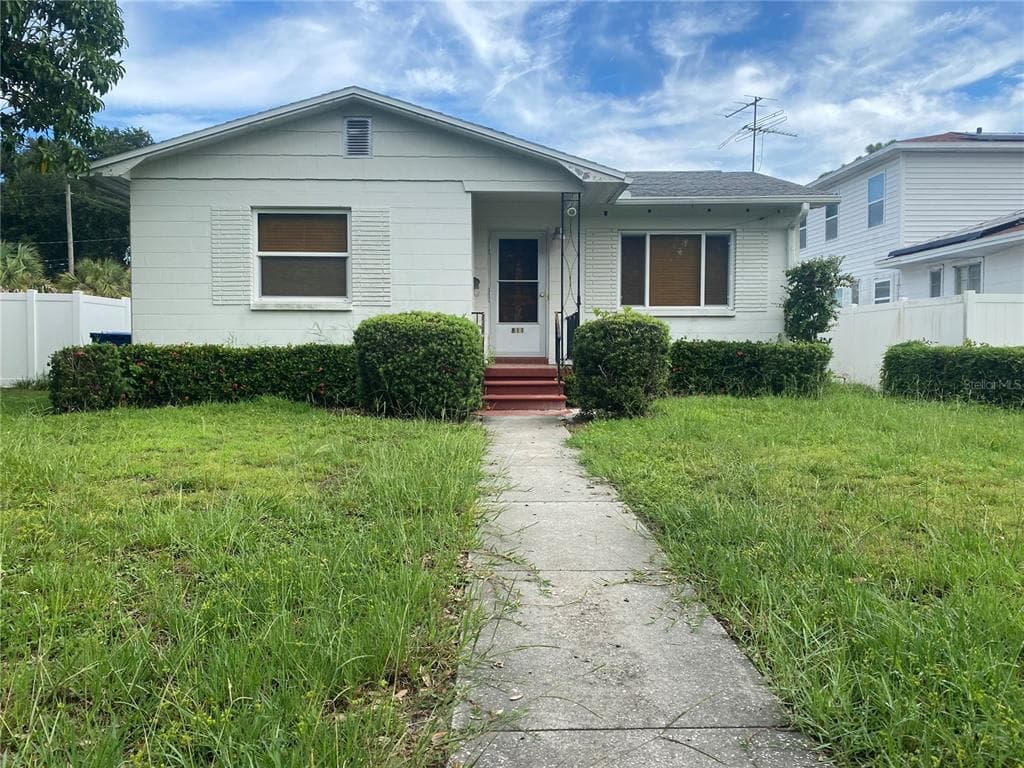 811 SOUTHWEST BOULEVARD N ST PETERSBURG, FL 33703