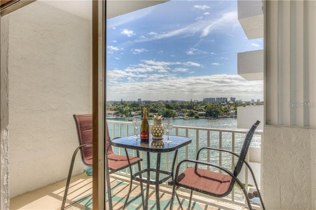 285 107TH AVENUE UNIT 604 TREASURE ISLAND, FL 33706