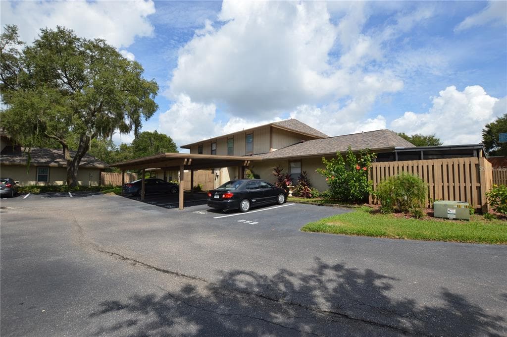852 CREEKWAY COURT BRANDON, FL 33511