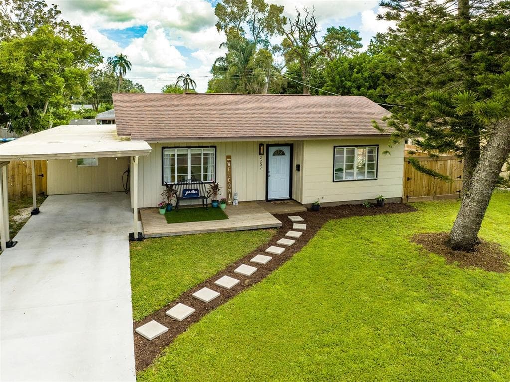 2207 20TH STREET COURT W BRADENTON, FL 34205